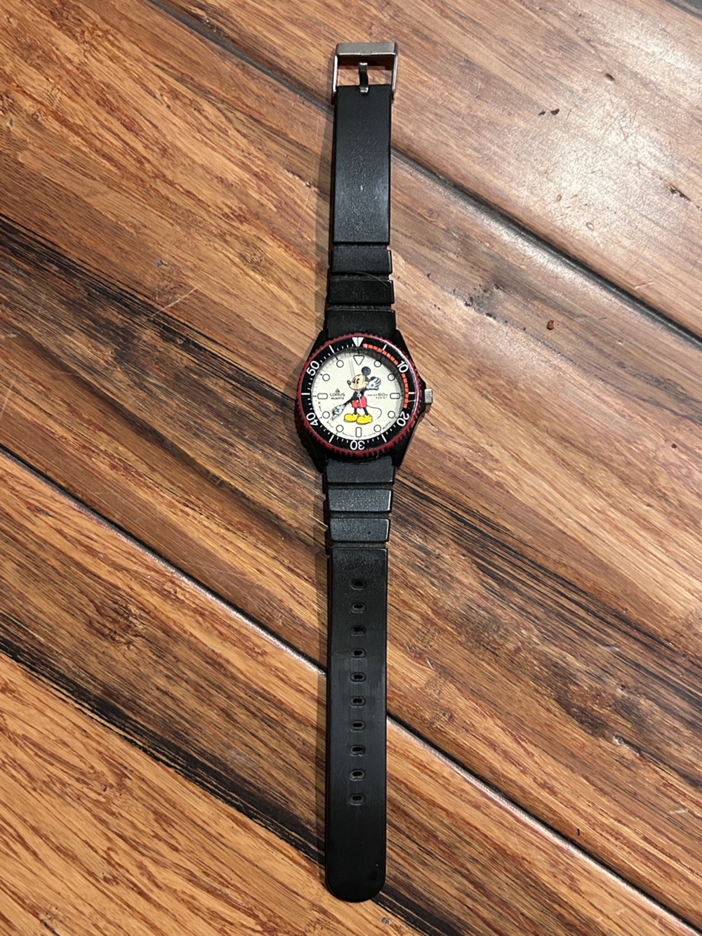 Vintage 90s Mickey Mouse Lorus Quartz watch